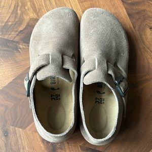 Birkenstock London shoes size 37. Never worn.